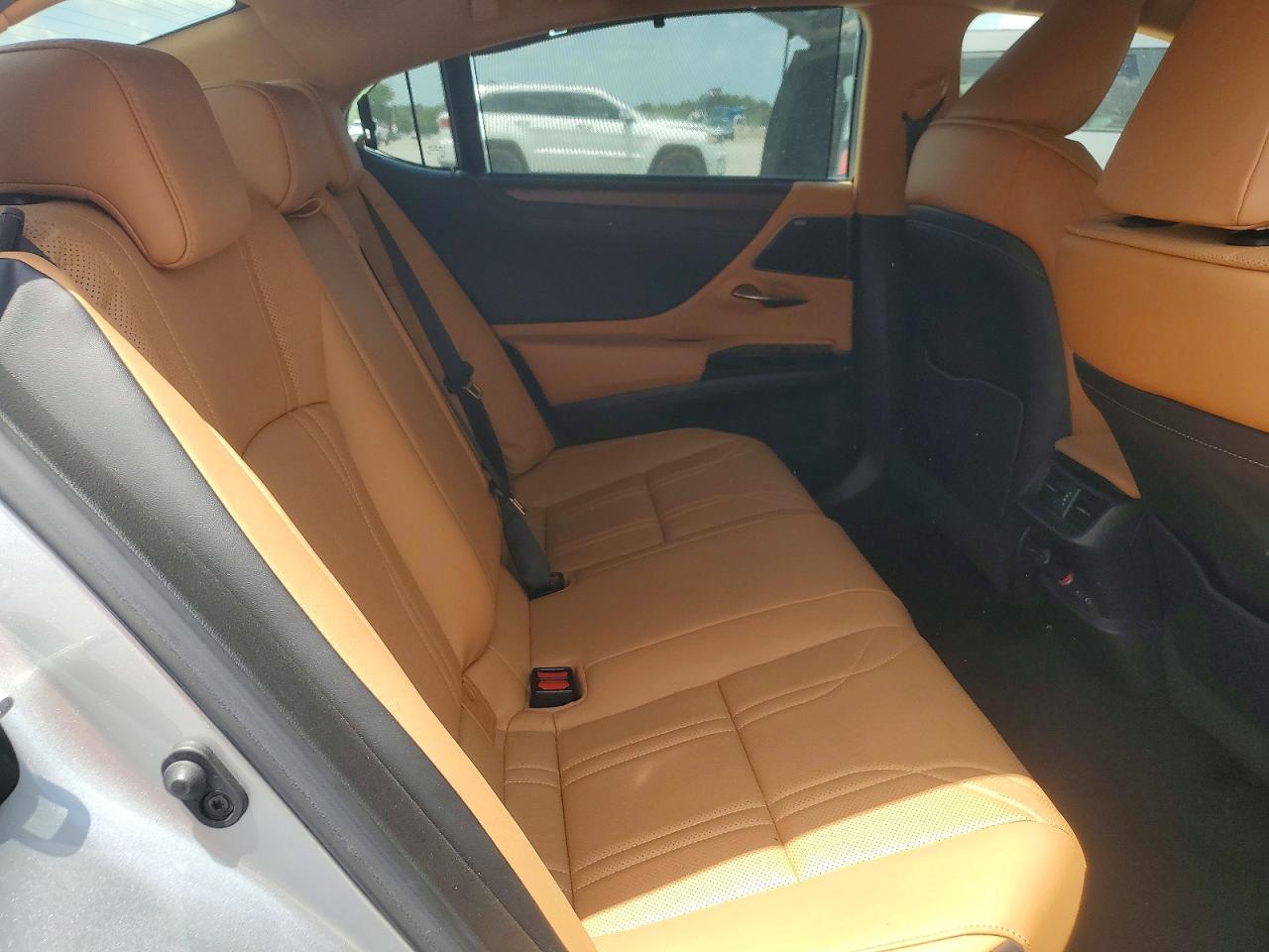 2022 LEXUS ES300