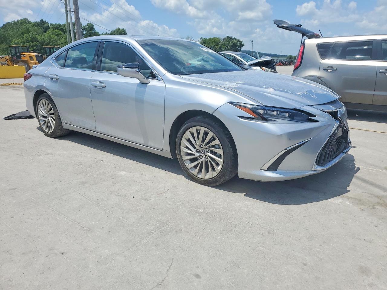 2022 LEXUS ES300