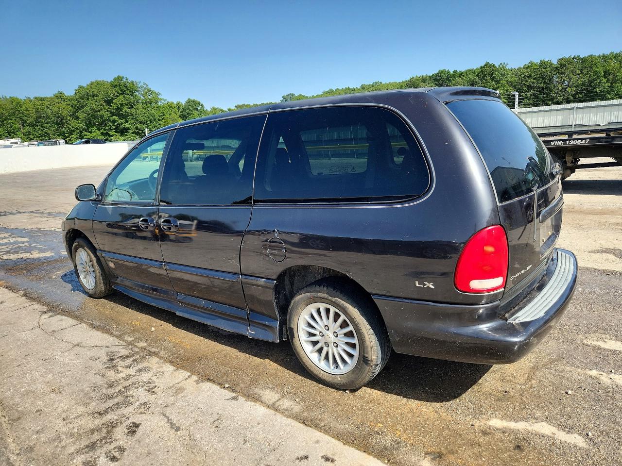 2000 CHRYSLER MINIVAN