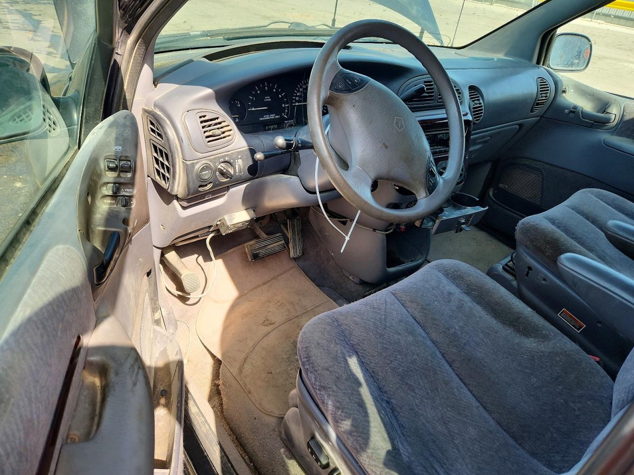 2000 CHRYSLER MINIVAN