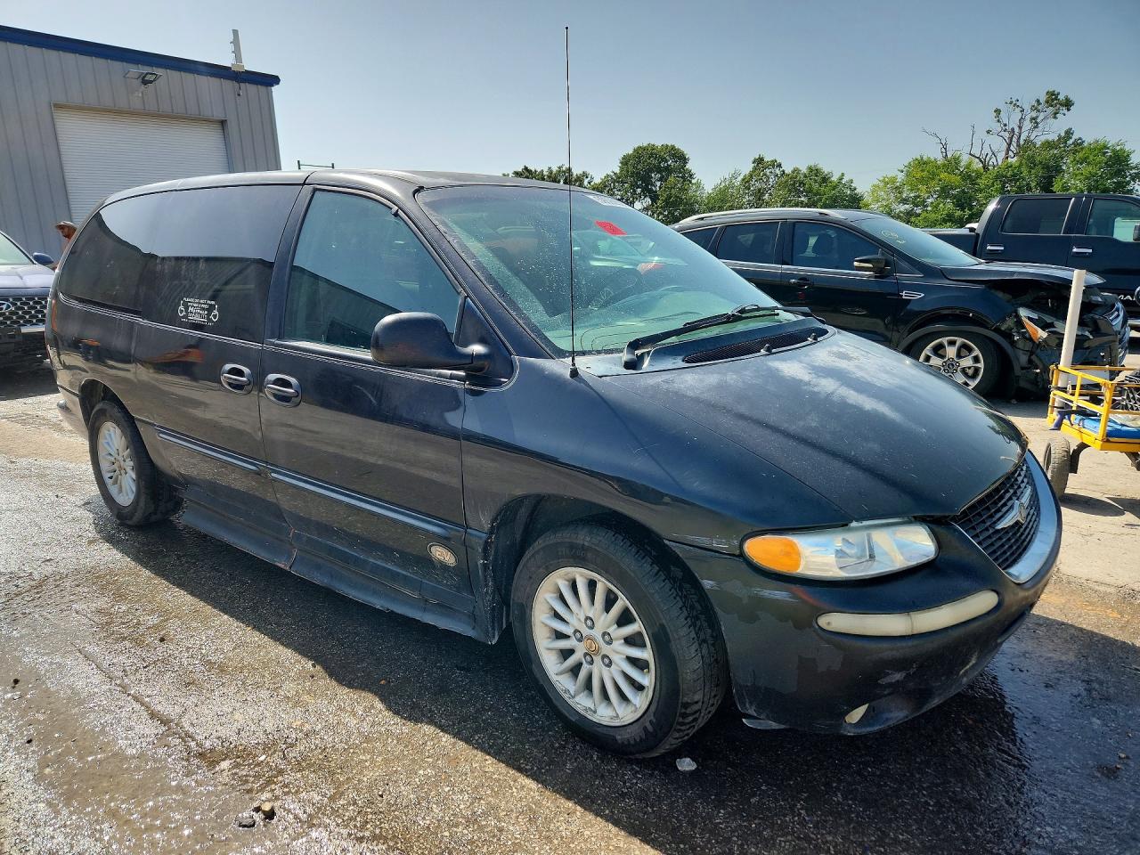 2000 CHRYSLER MINIVAN