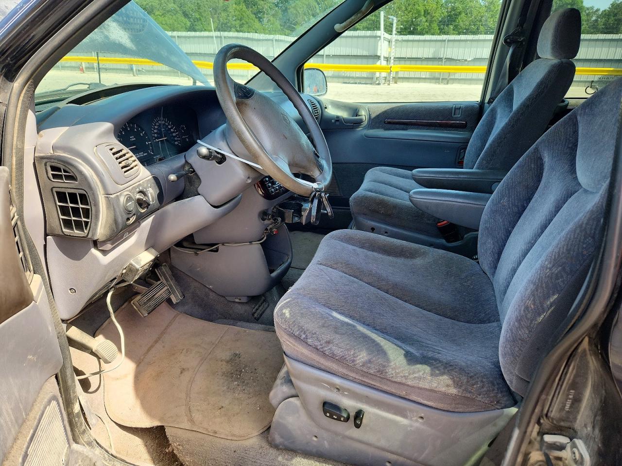2000 CHRYSLER MINIVAN