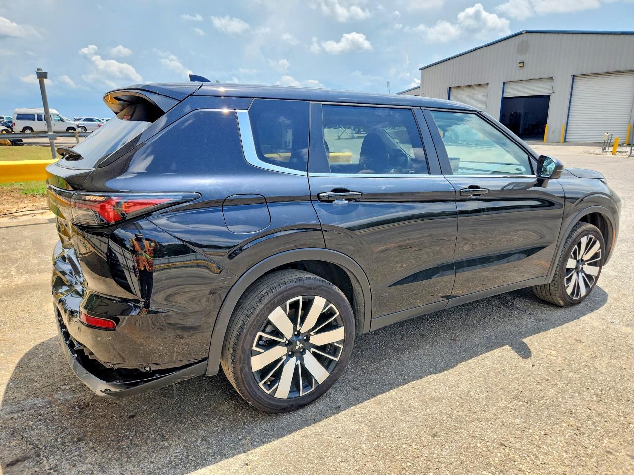 2025 MITSUBISHI OUTLANDER