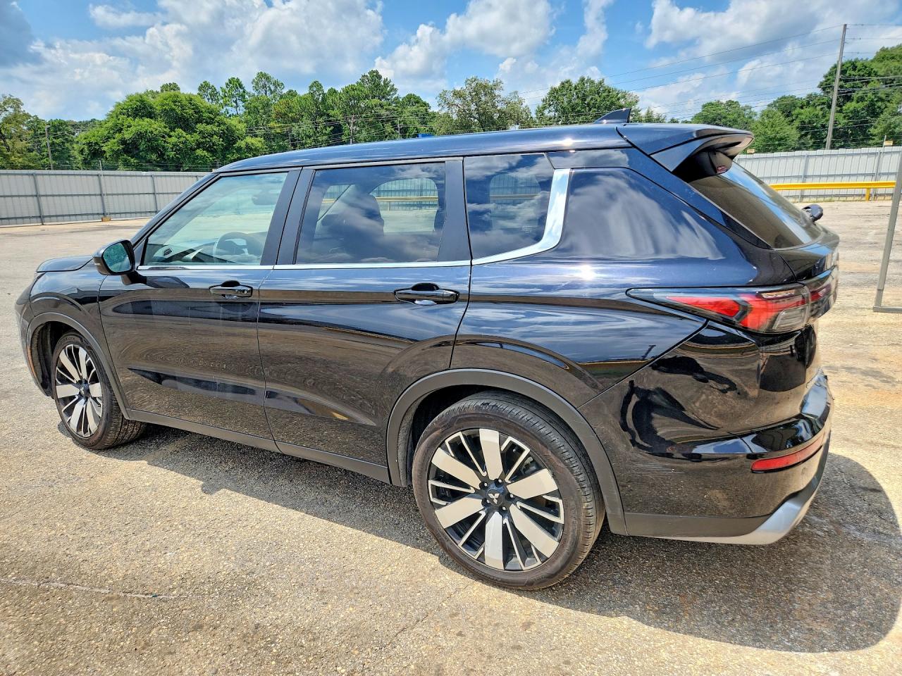 2025 MITSUBISHI OUTLANDER