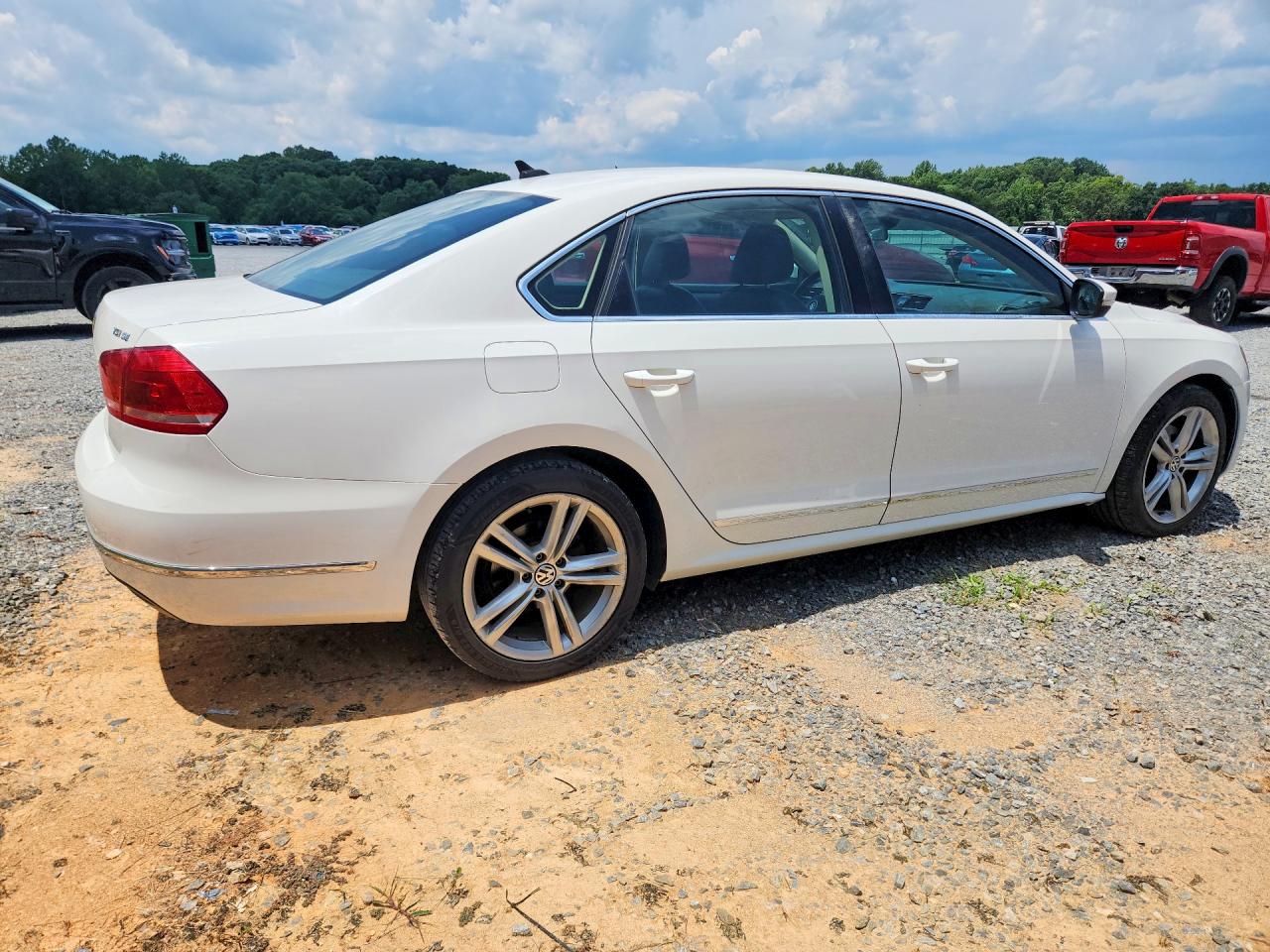 2015 VOLKSWAGEN PASSAT