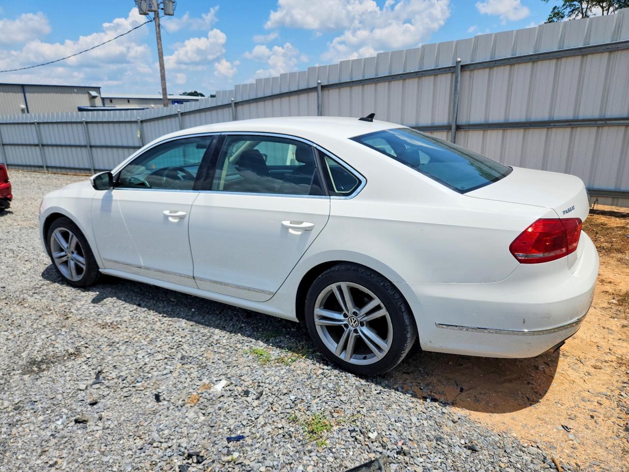 2015 VOLKSWAGEN PASSAT