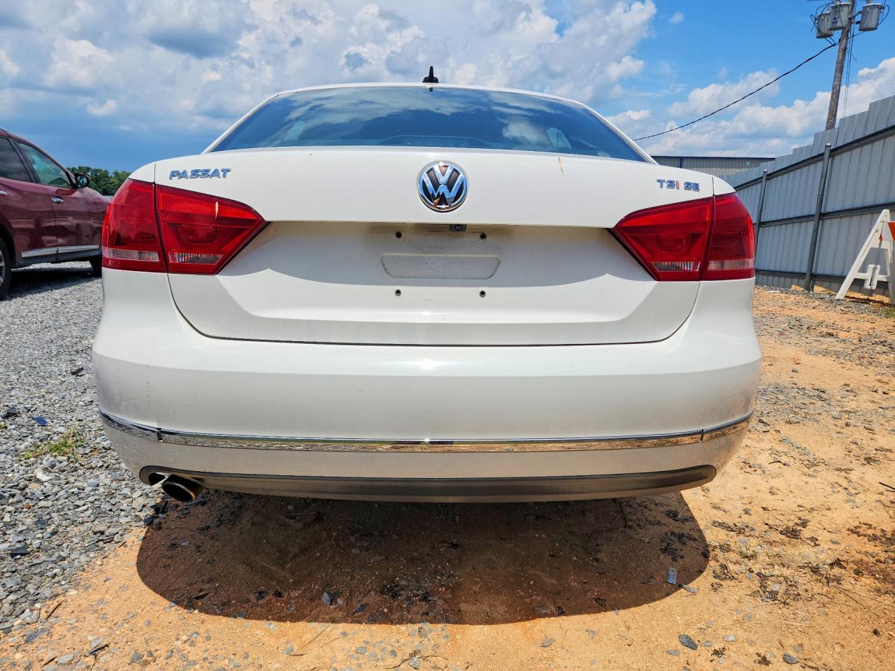 2015 VOLKSWAGEN PASSAT