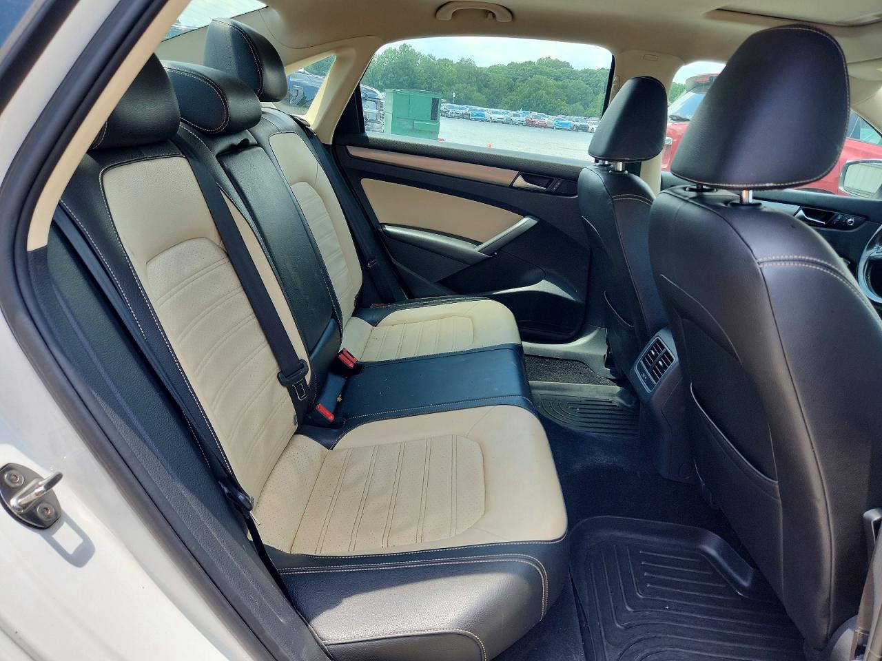 2015 VOLKSWAGEN PASSAT