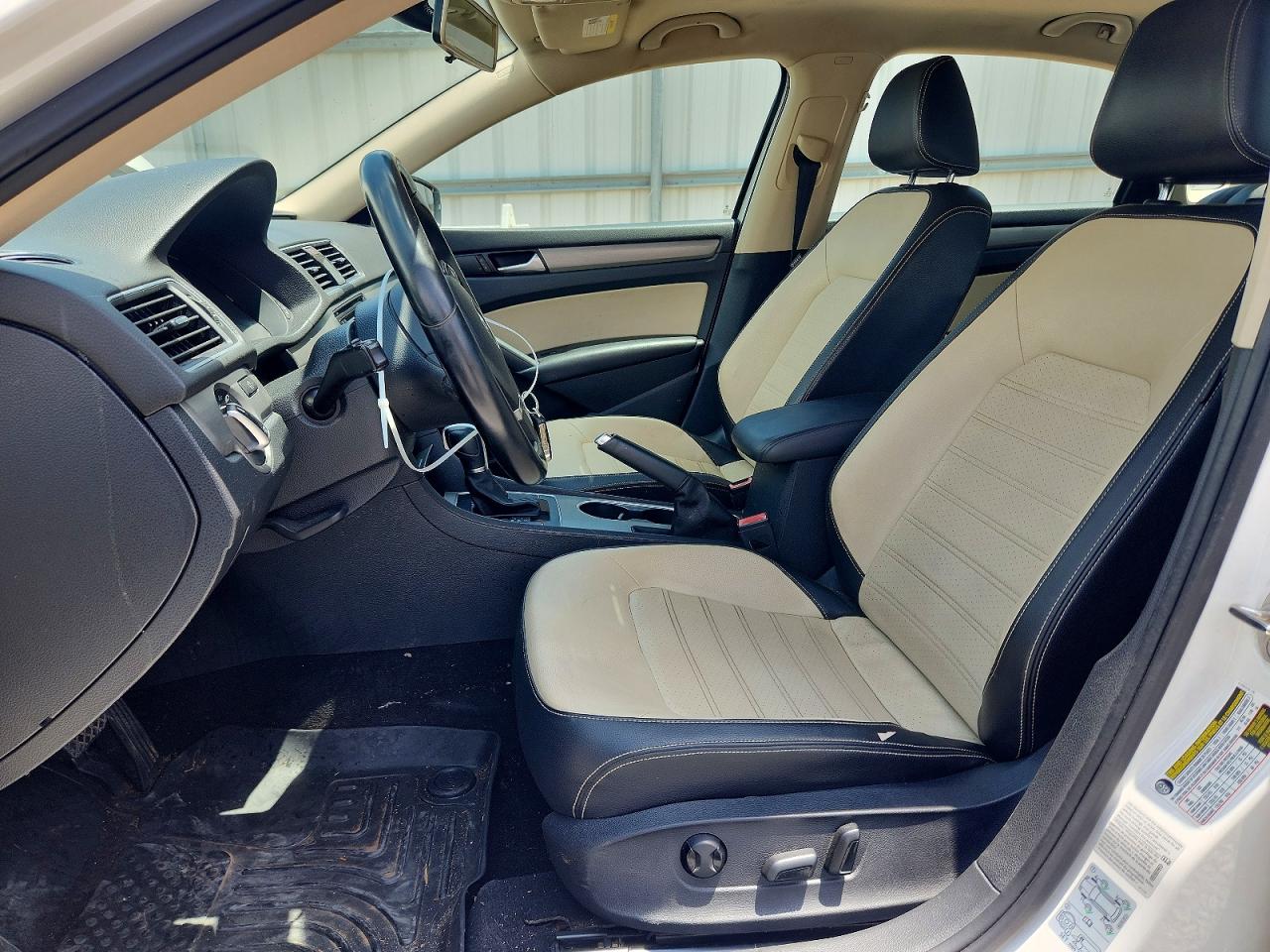 2015 VOLKSWAGEN PASSAT
