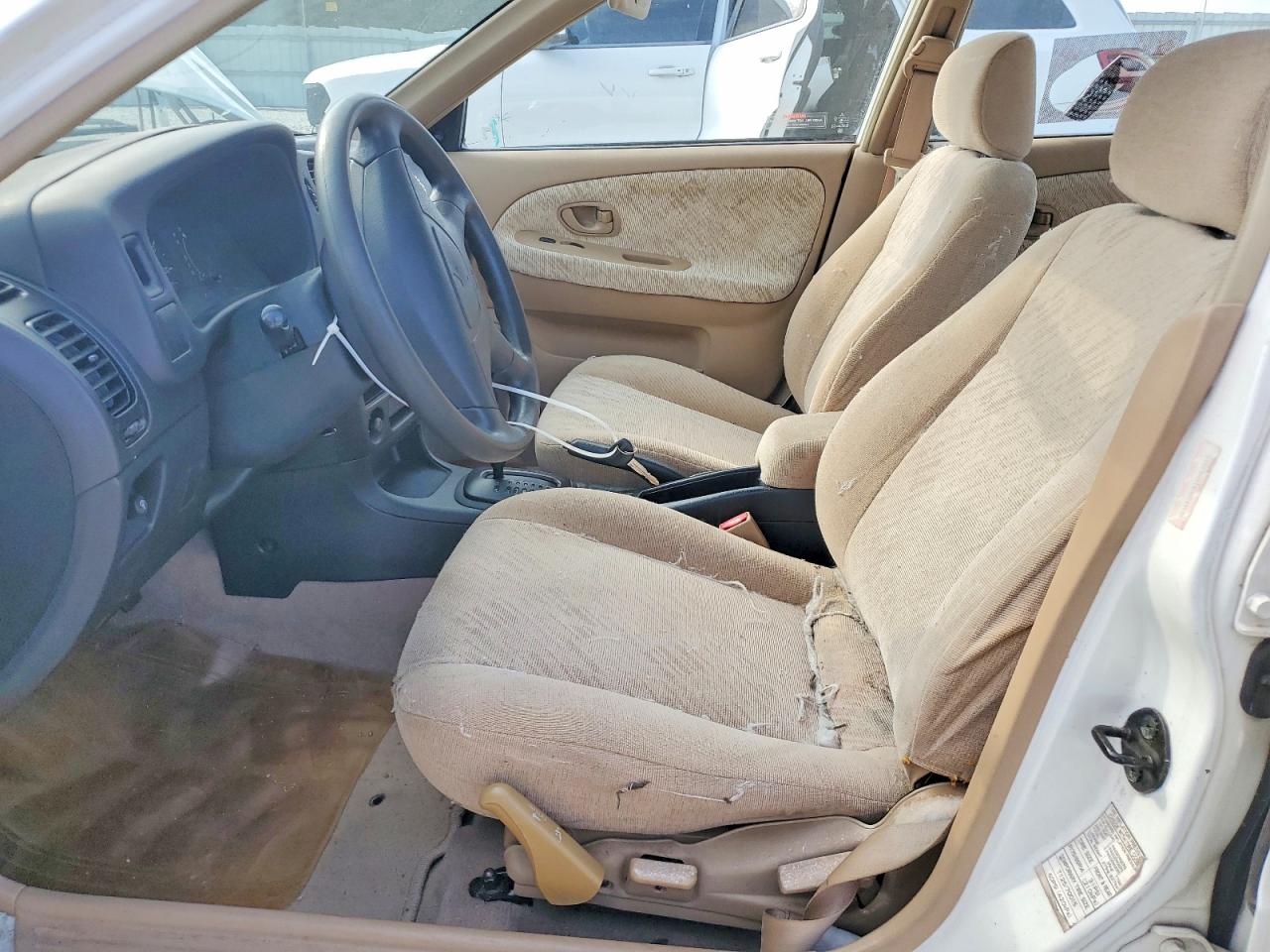 2001 MITSUBISHI MIRAGE