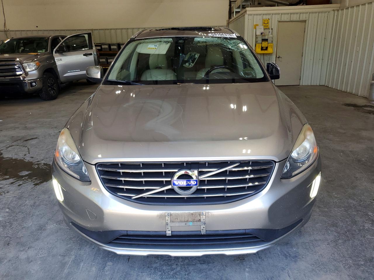 2015 VOLVO XC60