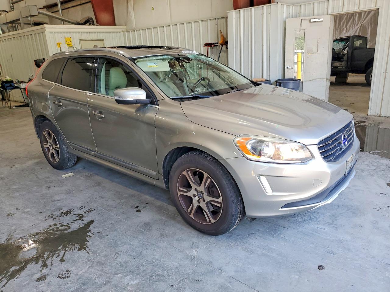 2015 VOLVO XC60