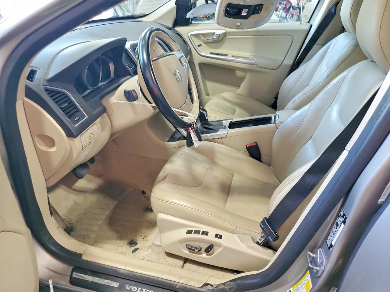 2015 VOLVO XC60