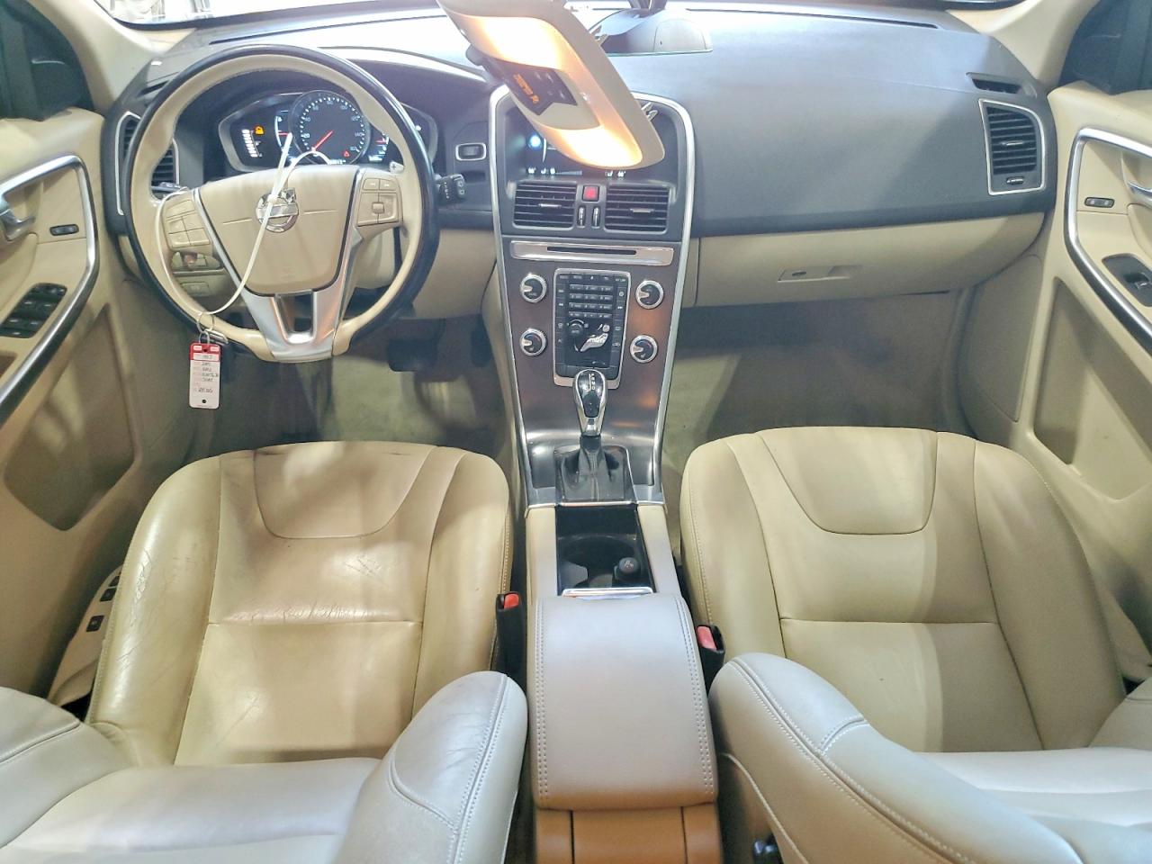 2015 VOLVO XC60