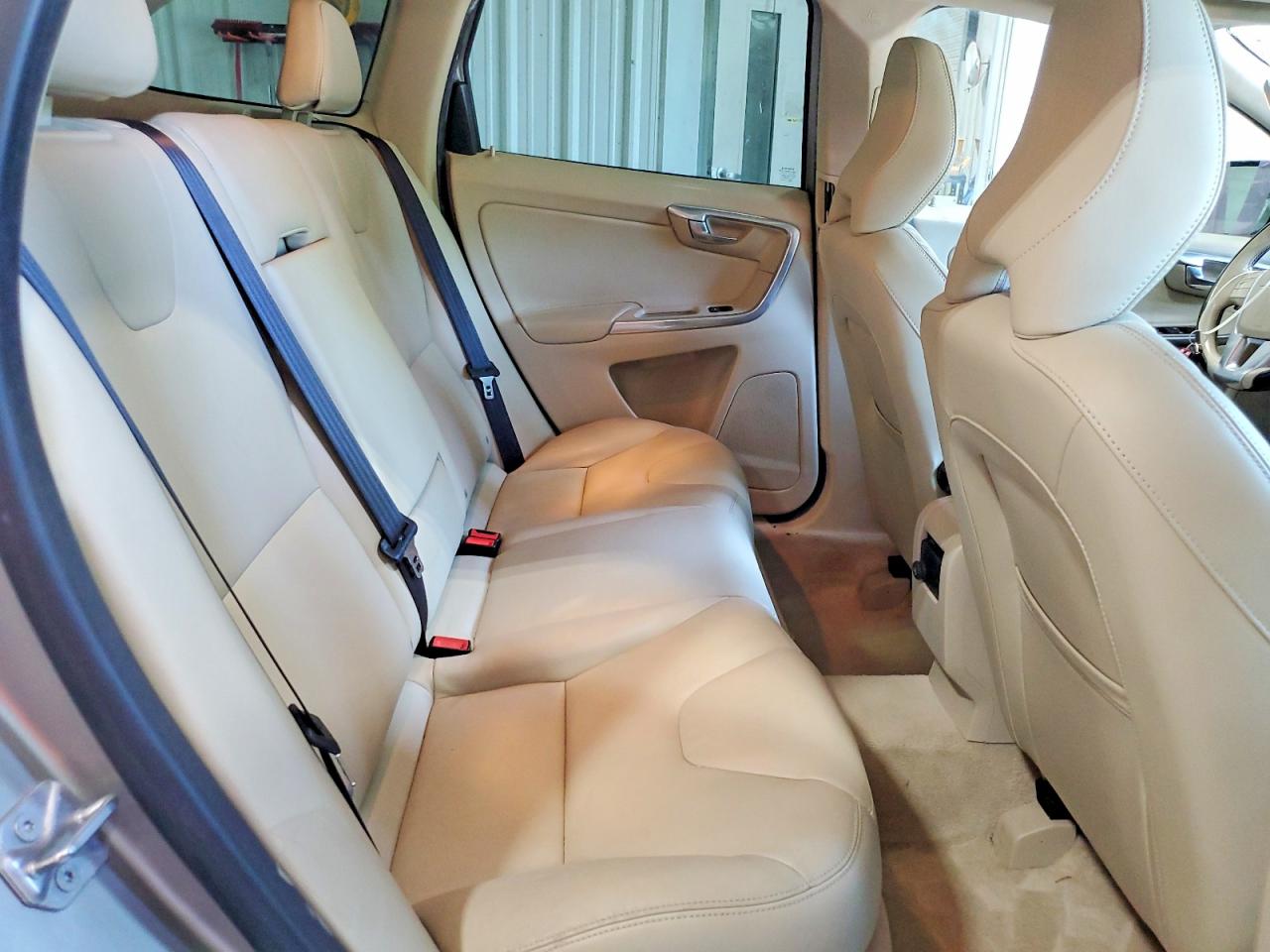 2015 VOLVO XC60