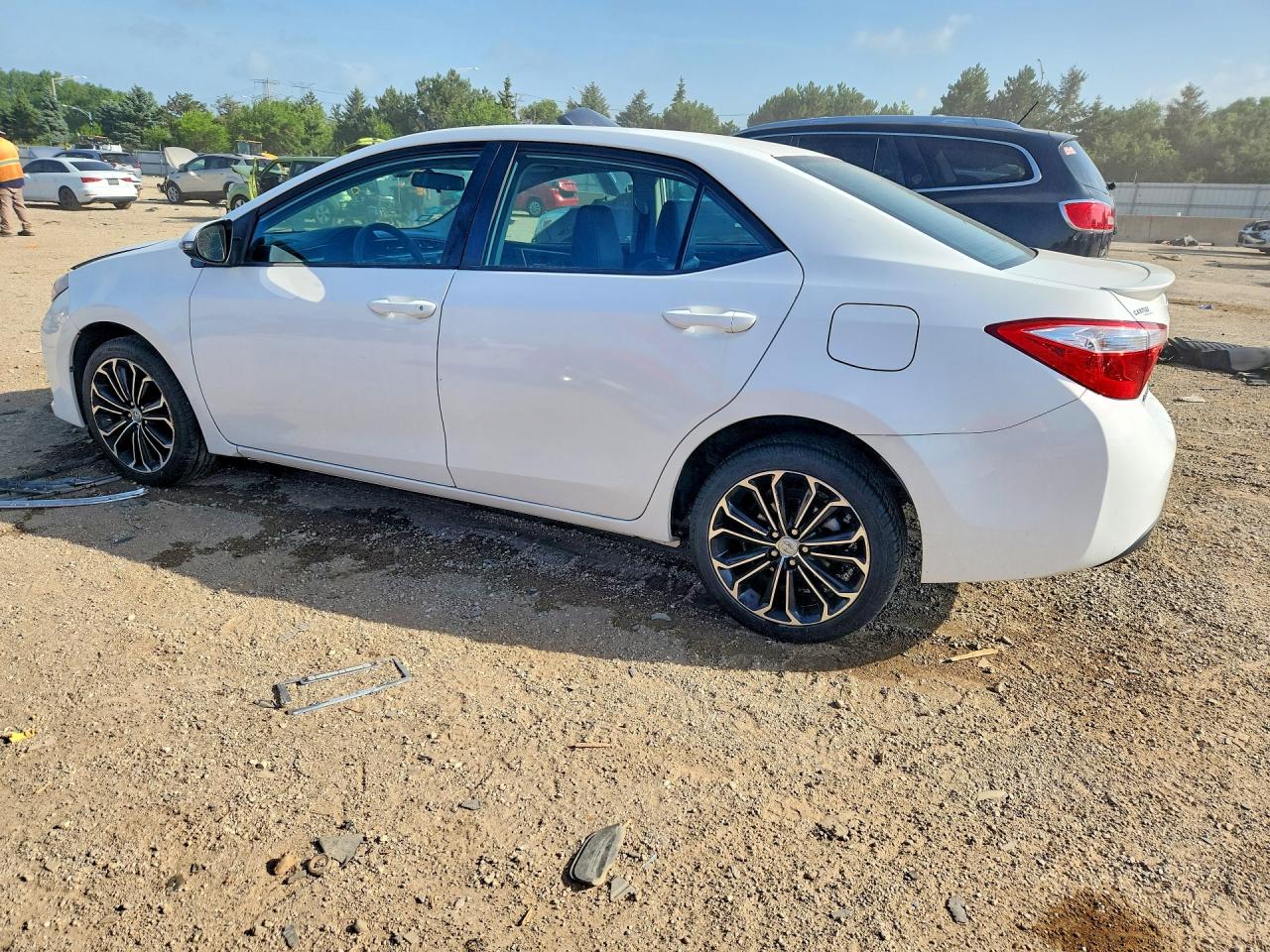 2015 TOYOTA COROLLA