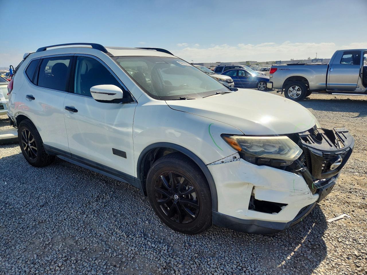 2017 NISSAN ROGUE