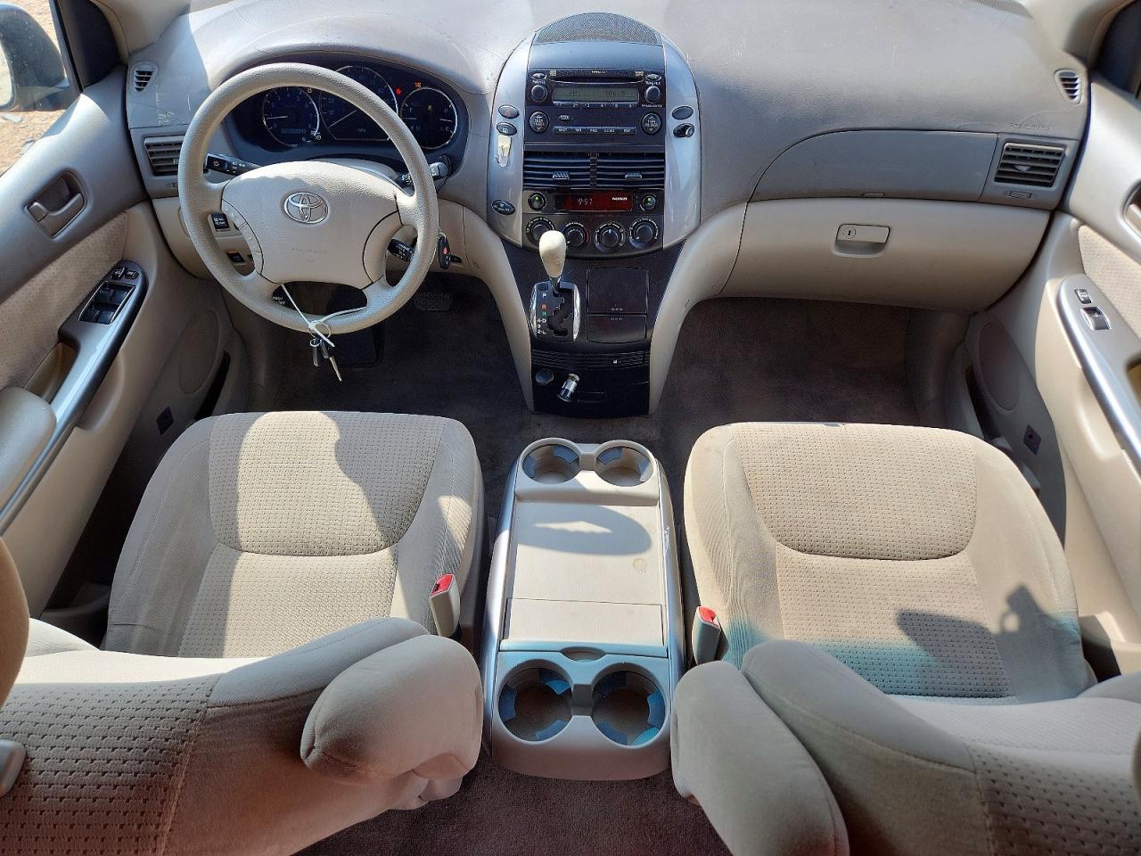 2010 TOYOTA SIENNA