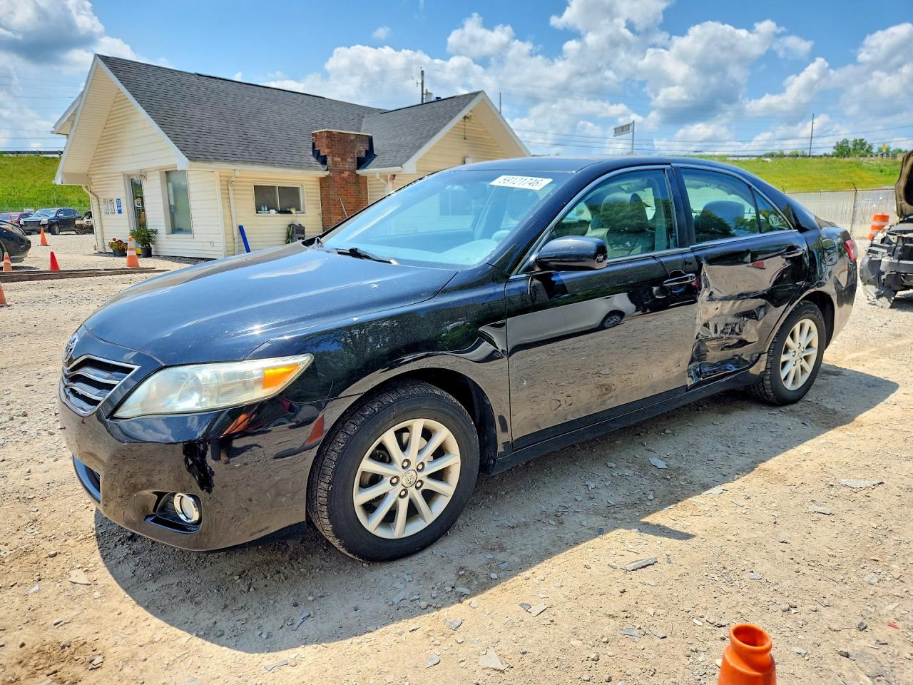 2011 TOYOTA CAMRY