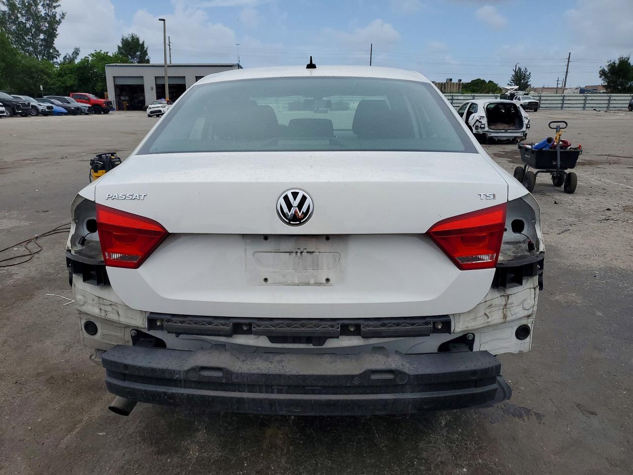 2015 VOLKSWAGEN PASSAT