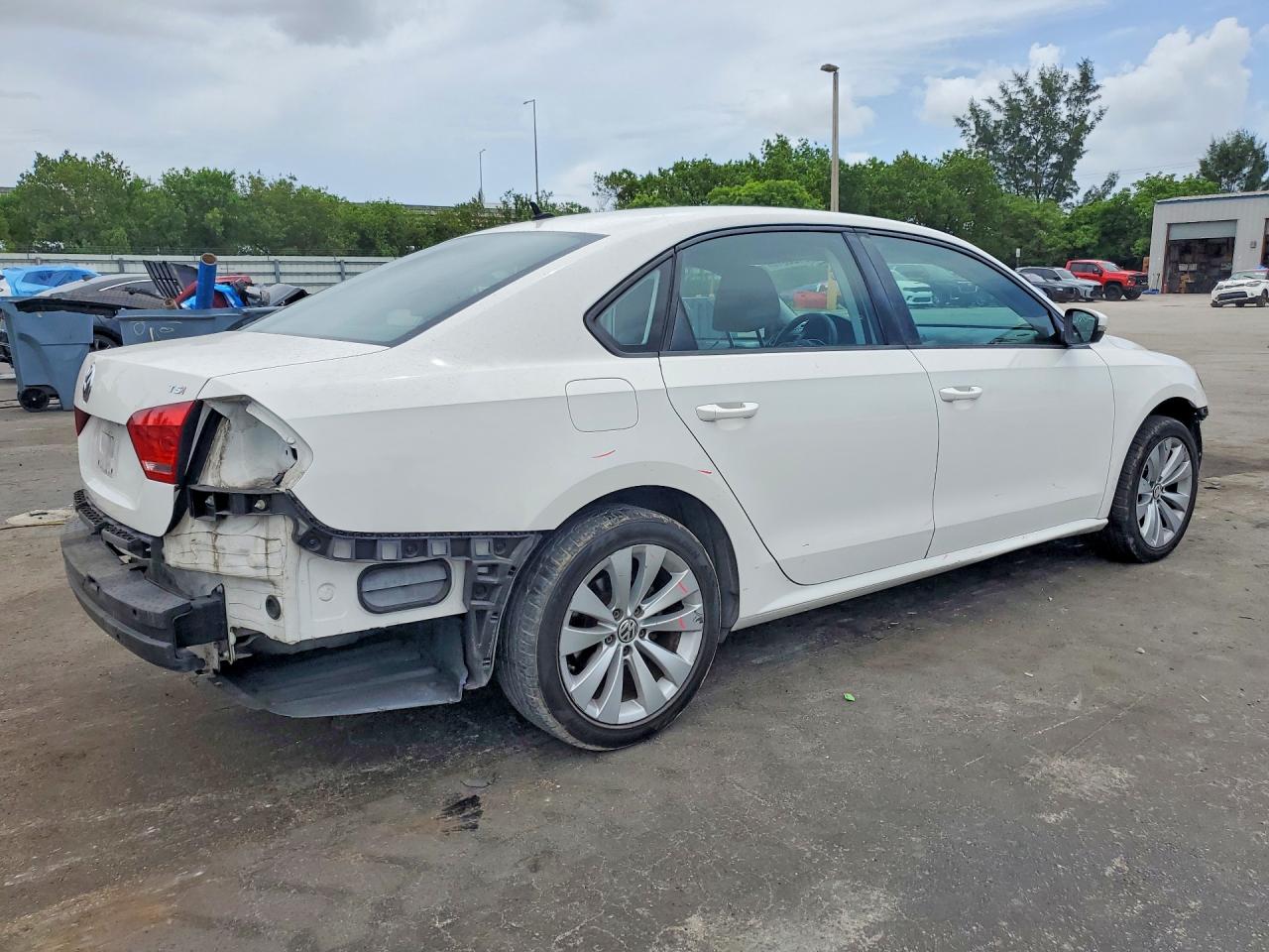 2015 VOLKSWAGEN PASSAT