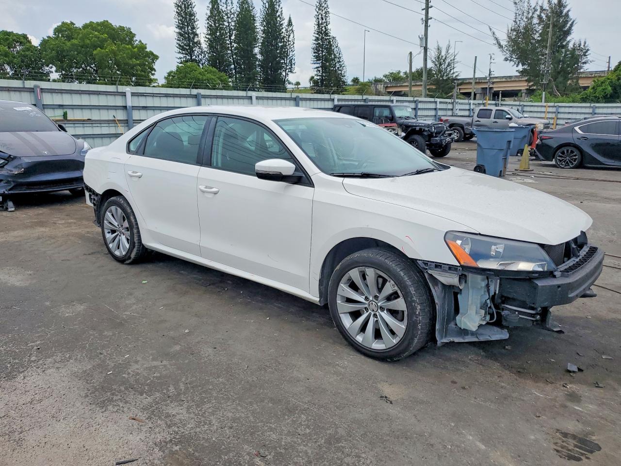 2015 VOLKSWAGEN PASSAT