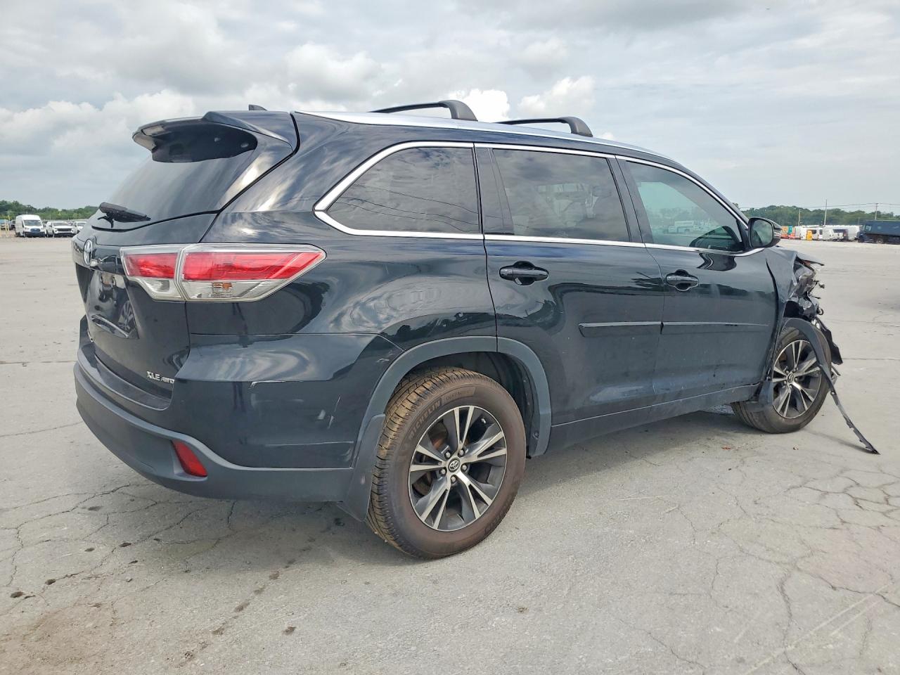 2016 TOYOTA HIGHLANDER