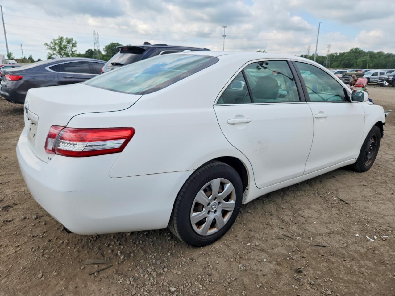 2011 TOYOTA CAMRY