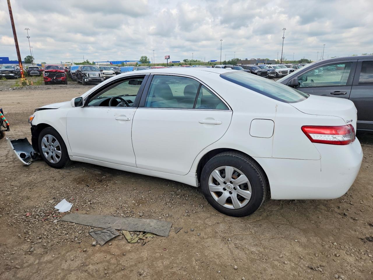 2011 TOYOTA CAMRY