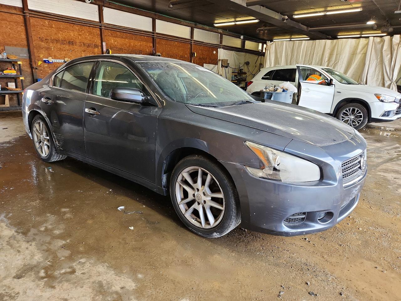 2010 NISSAN MAXIMA