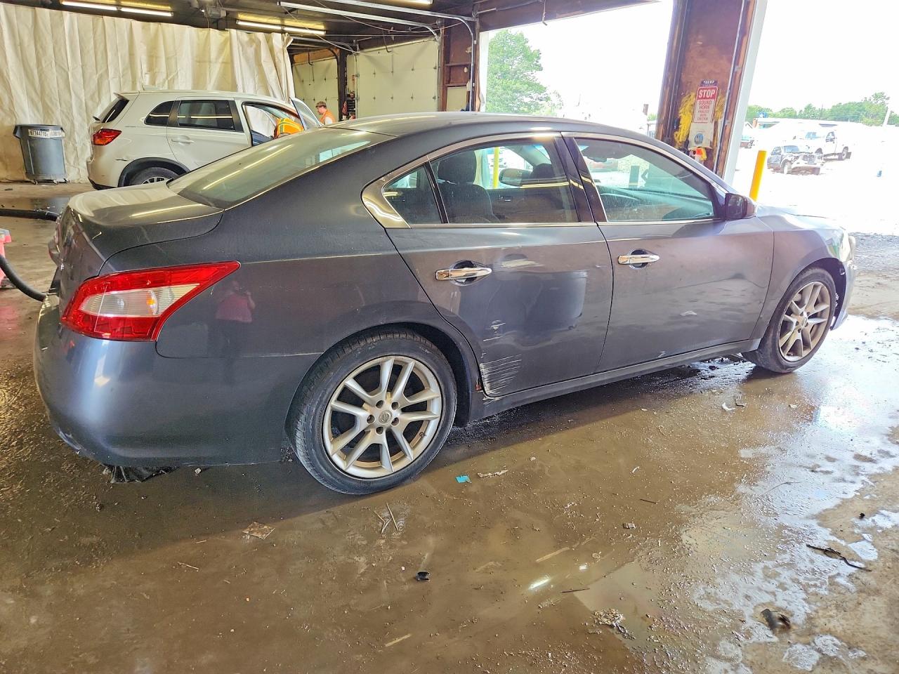 2010 NISSAN MAXIMA