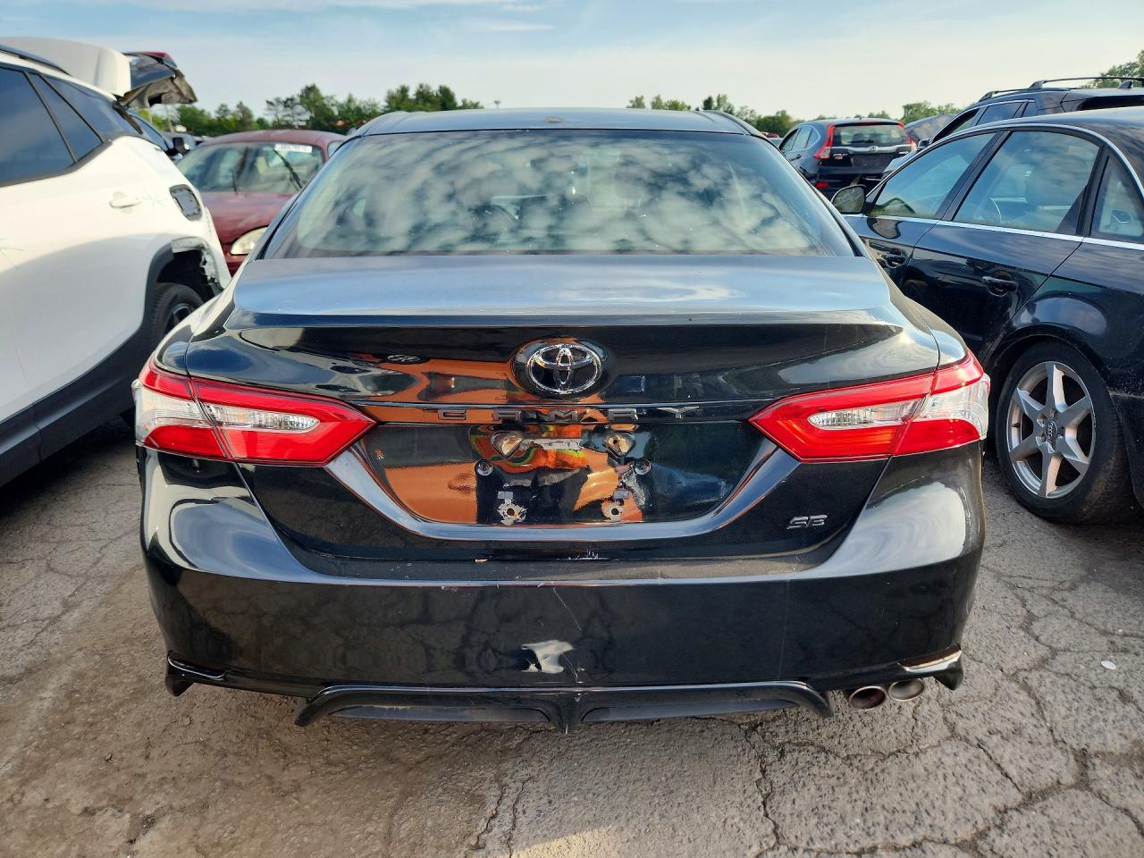 2018 TOYOTA CAMRY