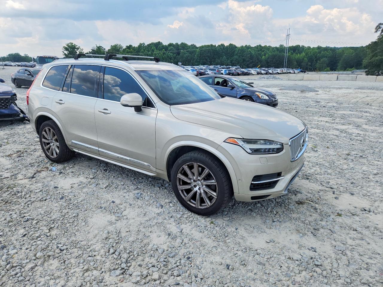 2017 VOLVO XC90