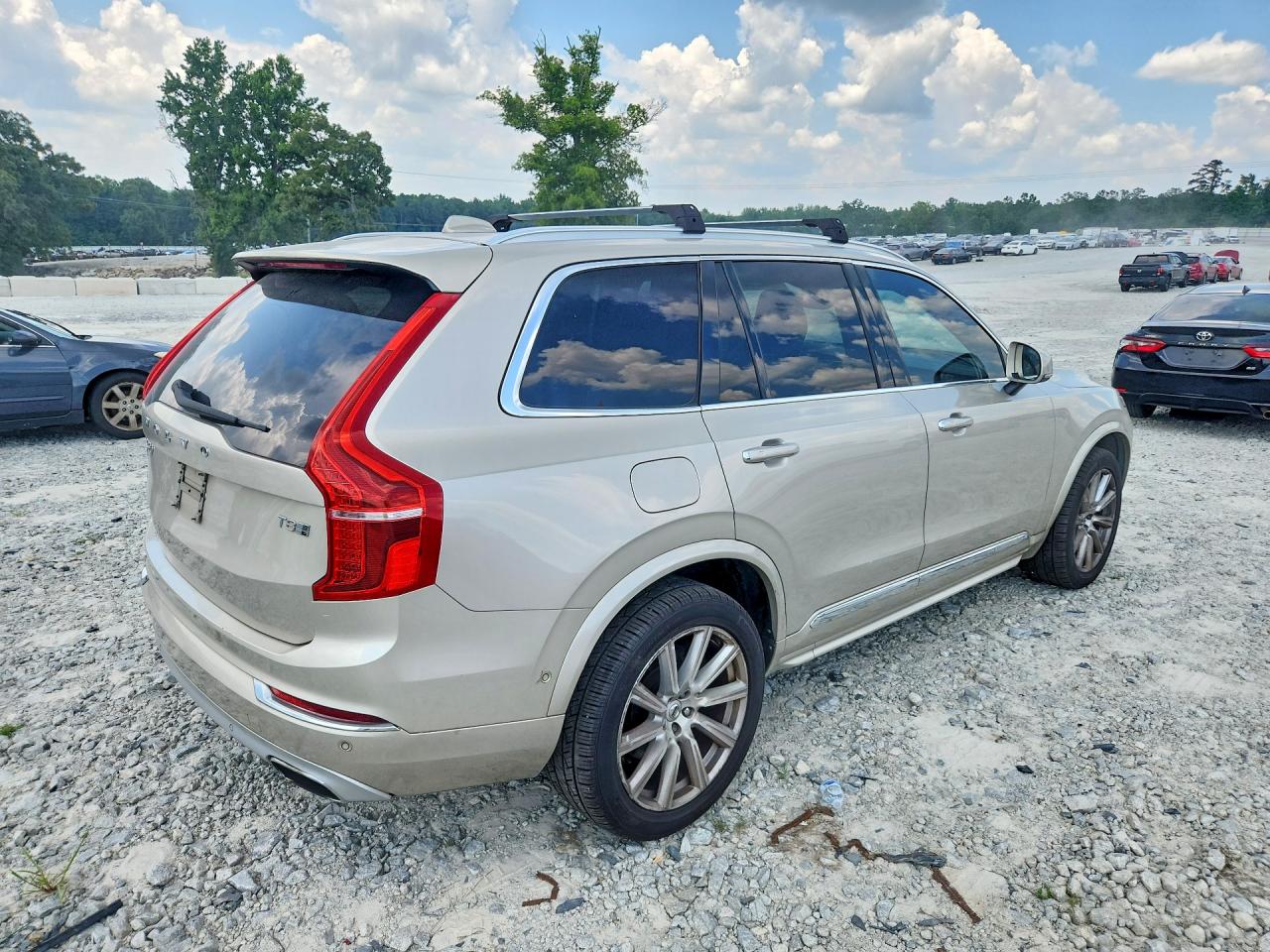 2017 VOLVO XC90