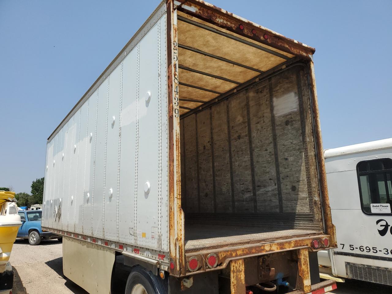 2004 WABASH 28 TRAILER