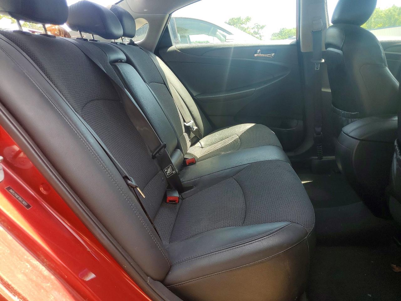 2011 HYUNDAI SONATA