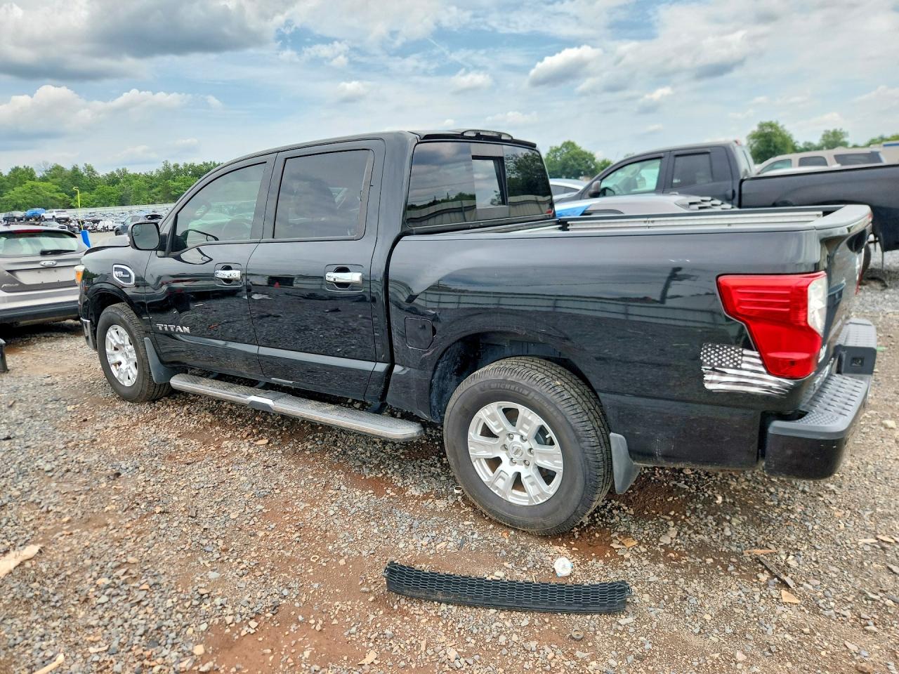 2017 NISSAN TITAN