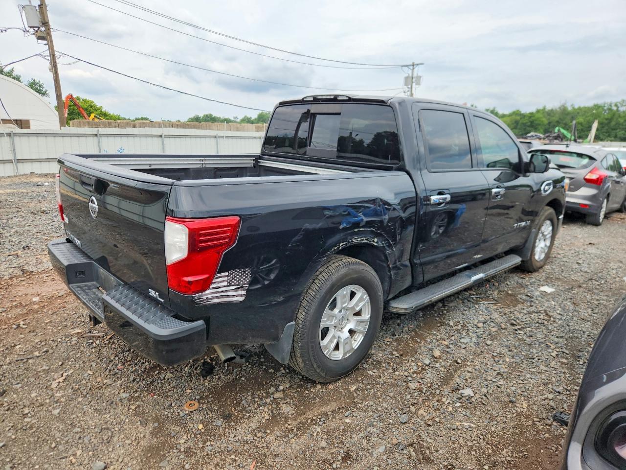 2017 NISSAN TITAN