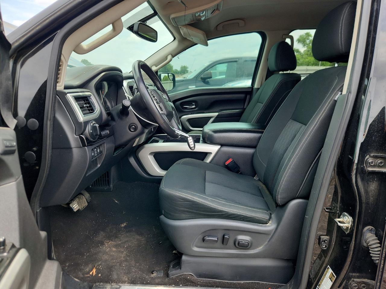 2017 NISSAN TITAN