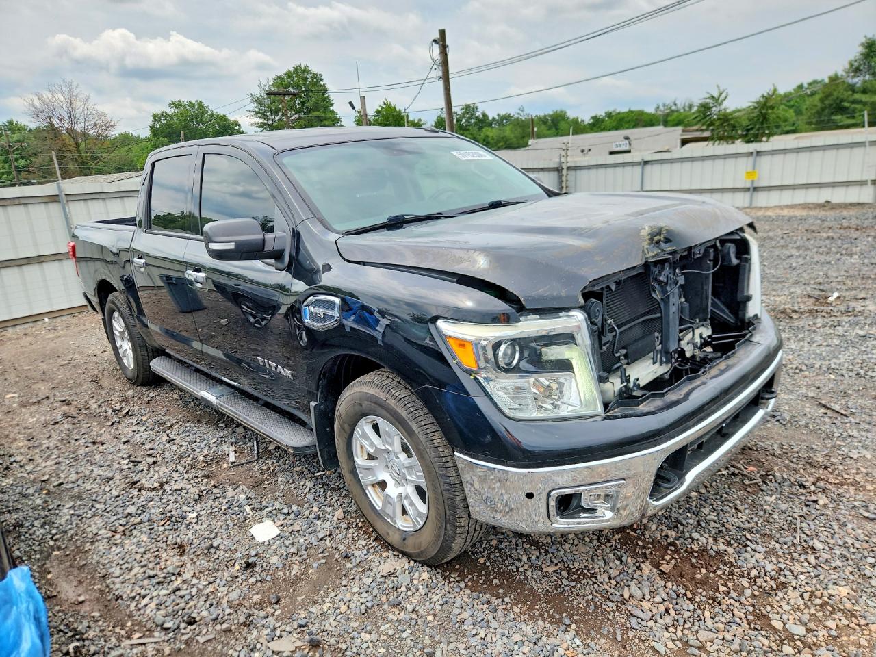2017 NISSAN TITAN
