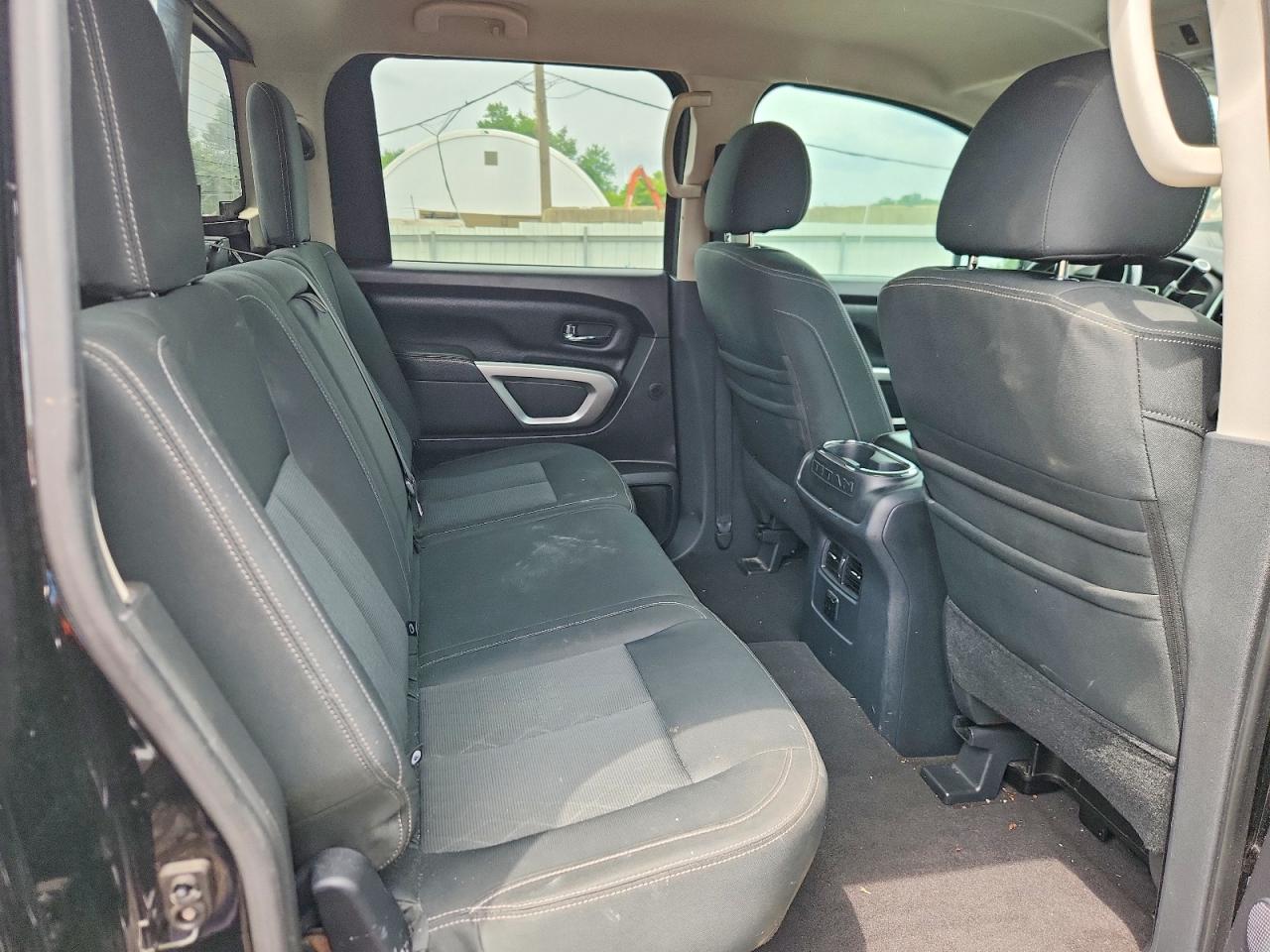2017 NISSAN TITAN