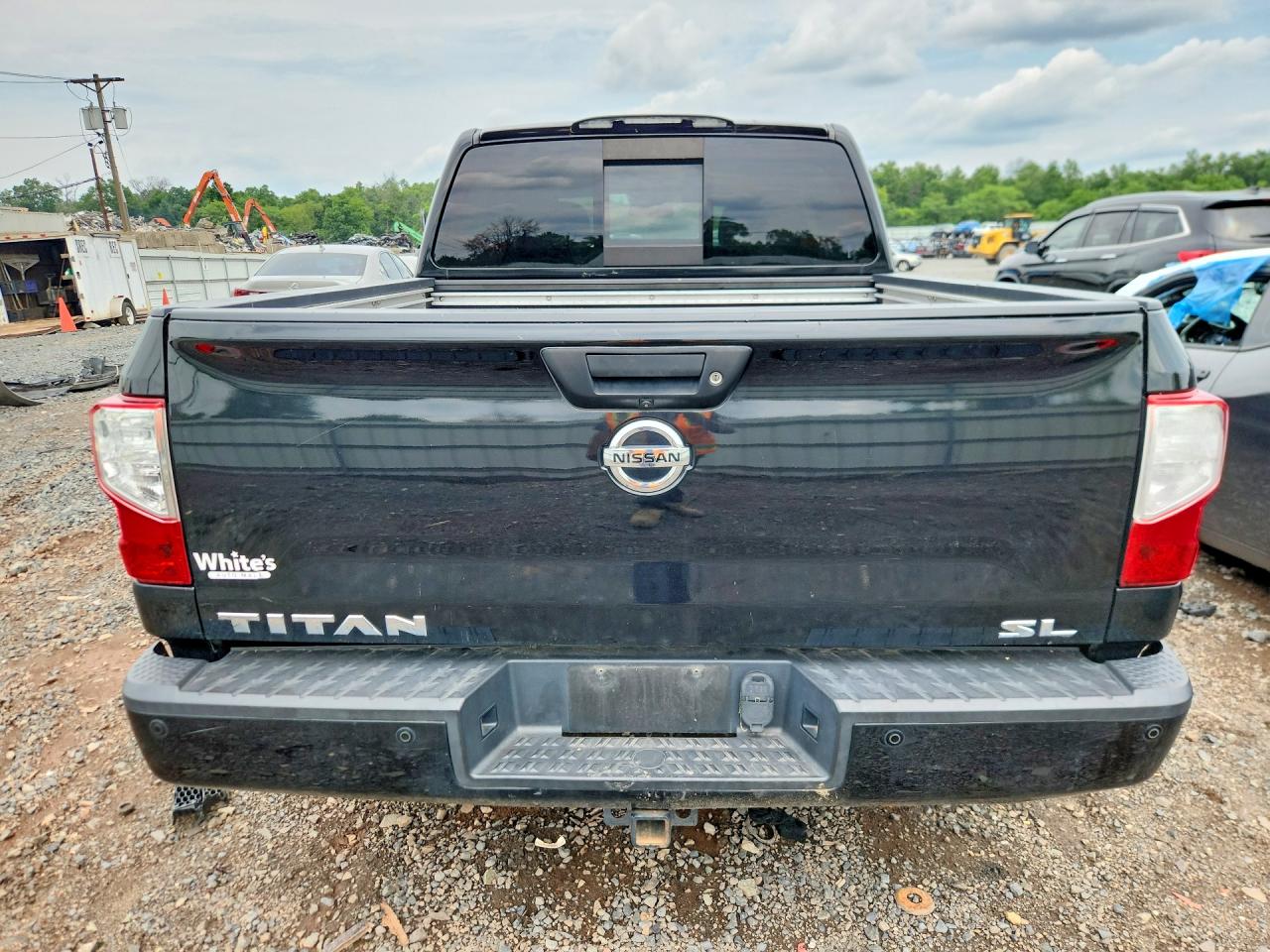 2017 NISSAN TITAN