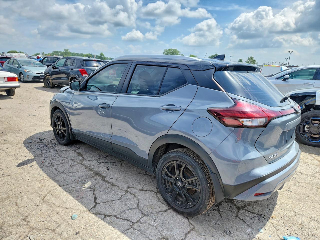 2024 NISSAN KICKS