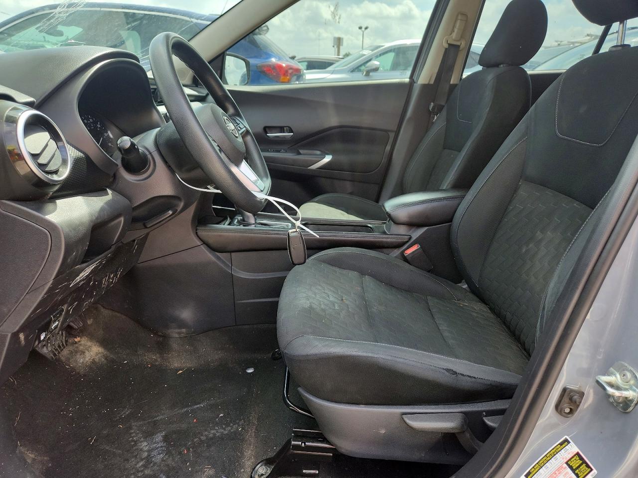 2024 NISSAN KICKS