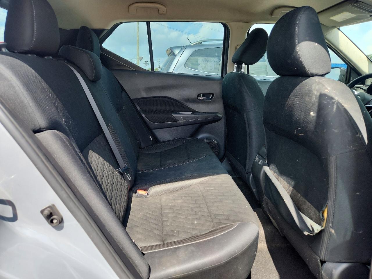 2024 NISSAN KICKS