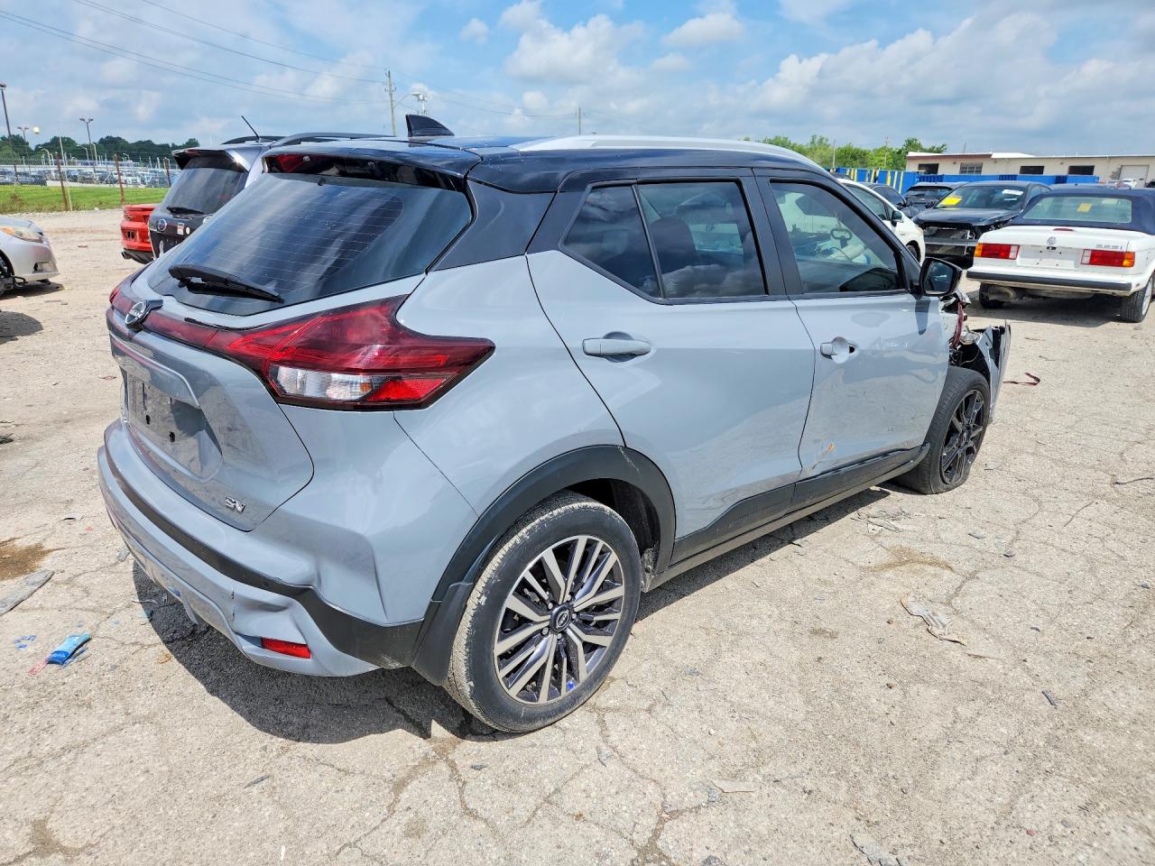 2024 NISSAN KICKS
