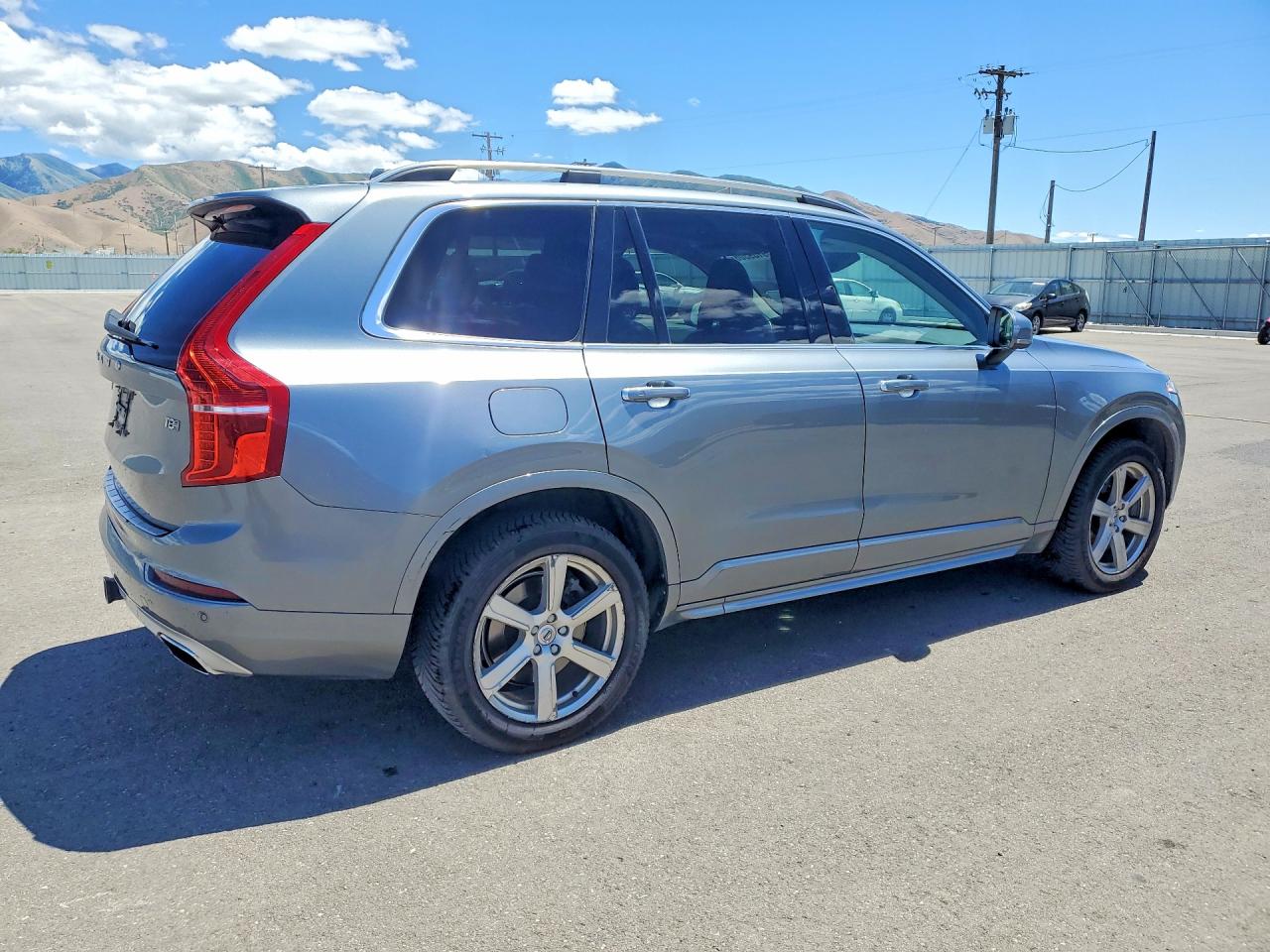 2016 VOLVO XC90