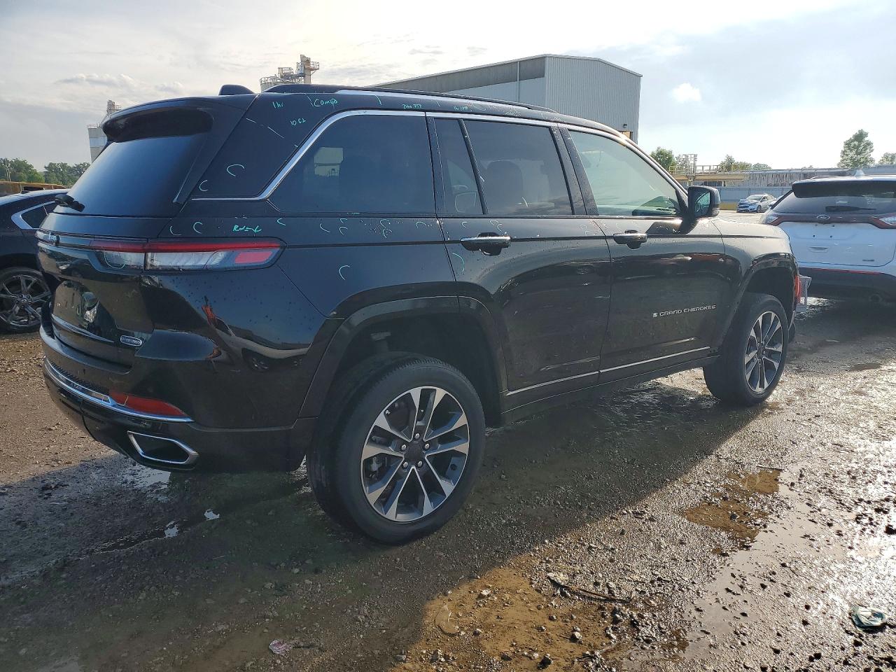 2023 JEEP CHEROKEE