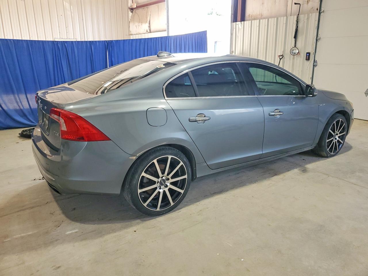 2016 VOLVO S60