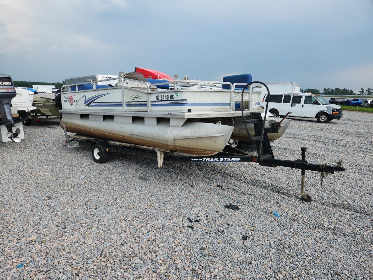 2000 SUN TRACKER super hawa